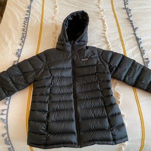 NWOT Patagonia Black Down Puff Jacket